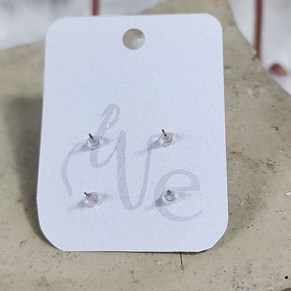 Willow Elizabeth Pierced Earrings Pair - Picture 2 of 3